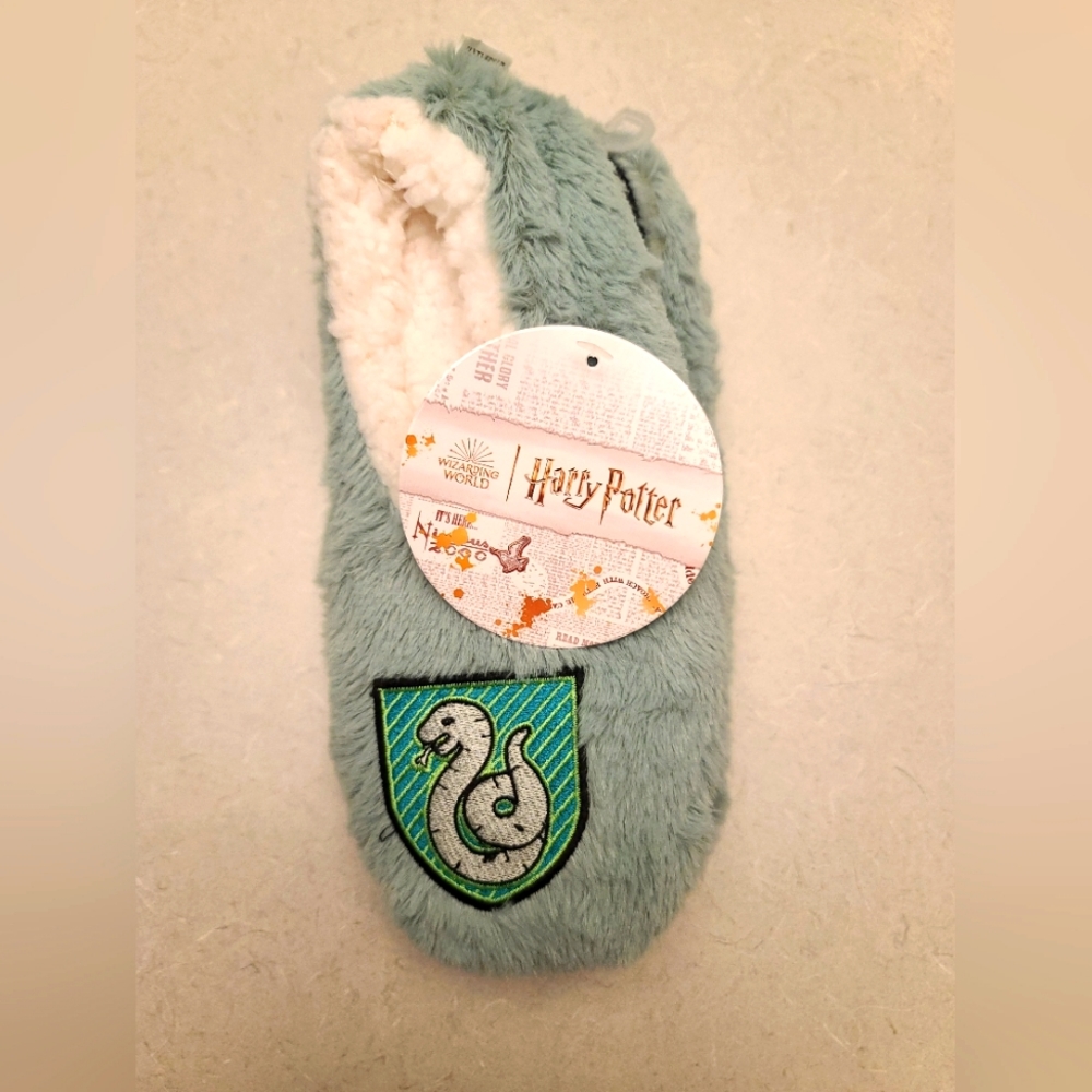 Brand New with tags Harry Potter Slytherin Sherpa Slippers
